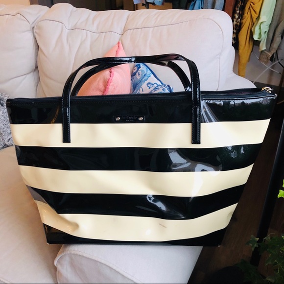 Cream/Black striped Kate Spade purse! - Picture 3 of 8